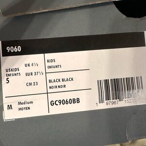 New Balance 9060 Triple Black Cat Youth/women
5Y / 6.5 women, Black/Phantom